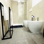 Blue Orchid Apartment, Iun S8460
