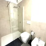 Blue Orchid Apartment, Iun S8460