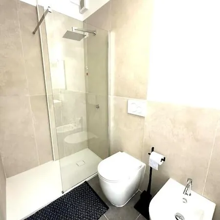 Blue Orchid Apartment, Iun S8460