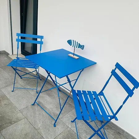 Blue Orchid Apartment, Iun S8460 דירה