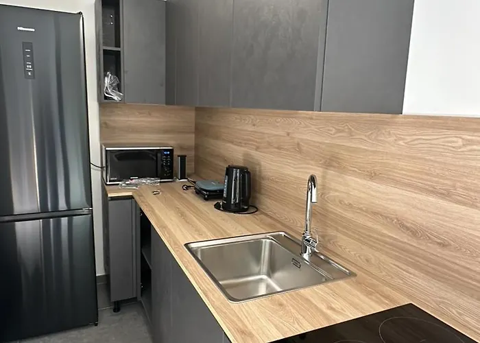 Blue Orchid Apartment, Iun S8460 Daire