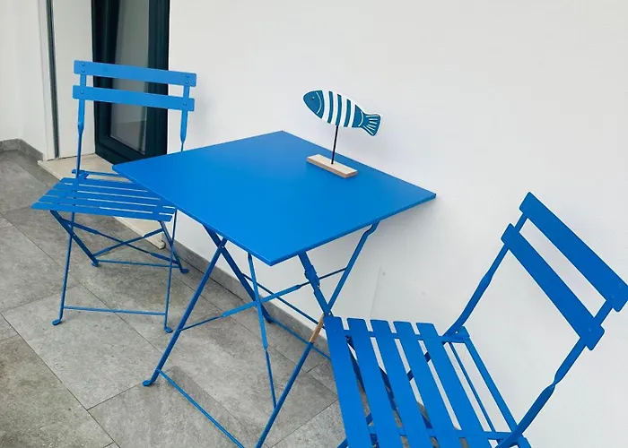 Blue Orchid Apartment, Iun S8460 Daire